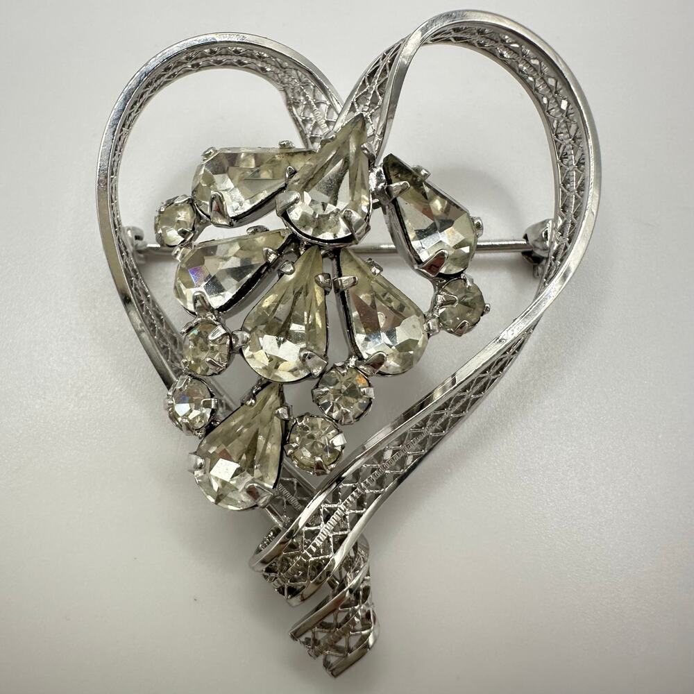 TK Tru-Kay 1940s vintage 925 sterling silver filigree heart rhinestones brooch